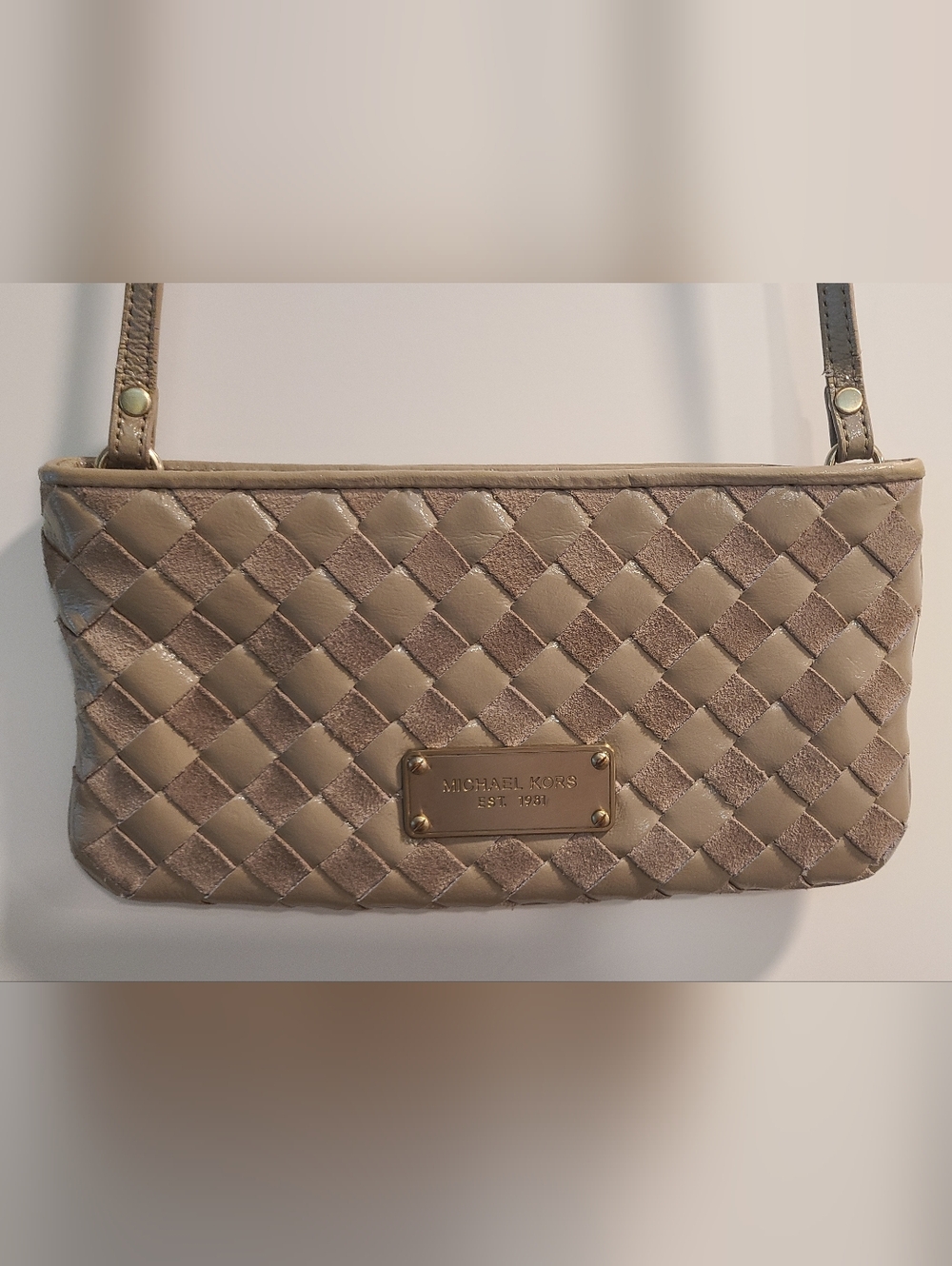 Michael Kors Woven Leather and Suede Crossbody Bag – Taupe Beige 💓